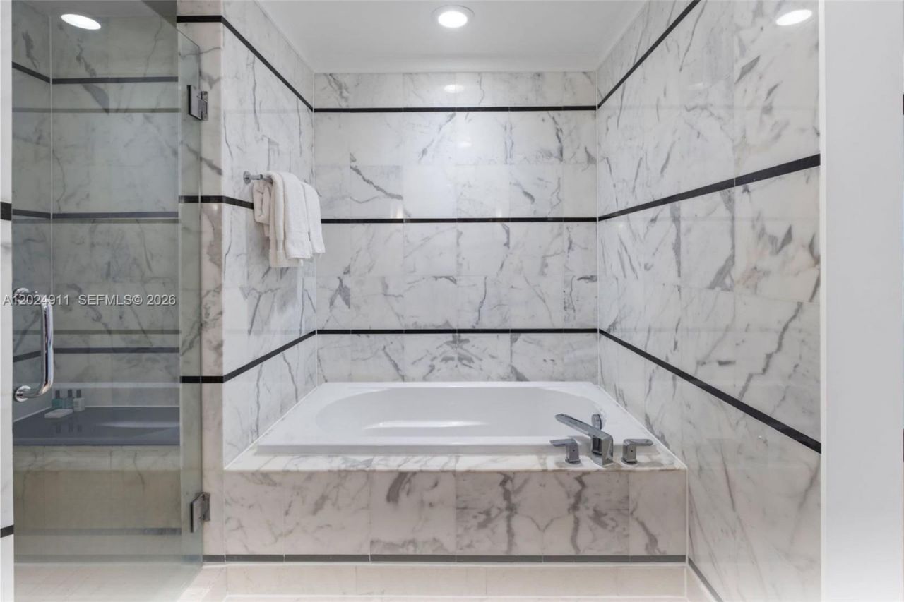 4391 Collins Ave , Unit 1002, Miami Beach, FL 33140 Photo
