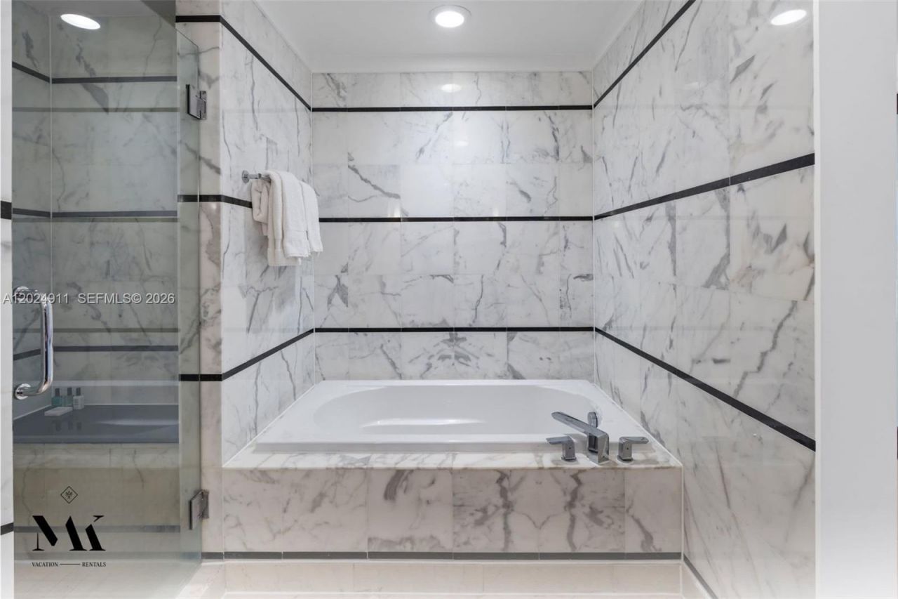 4391 Collins Ave , Unit 1002, Miami Beach, FL 33140 Photo