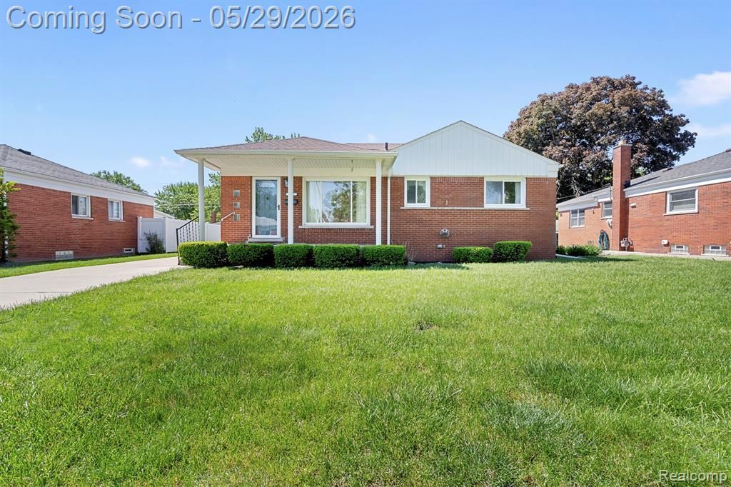 3327 N Lynn Court, Trenton, MI 48183 Main Photo