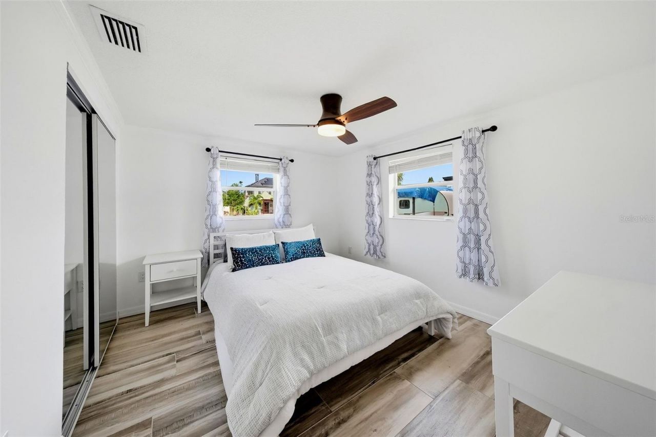 1565 Connecticut Avenue Ne, Saint Petersburg, FL 33703 Photo
