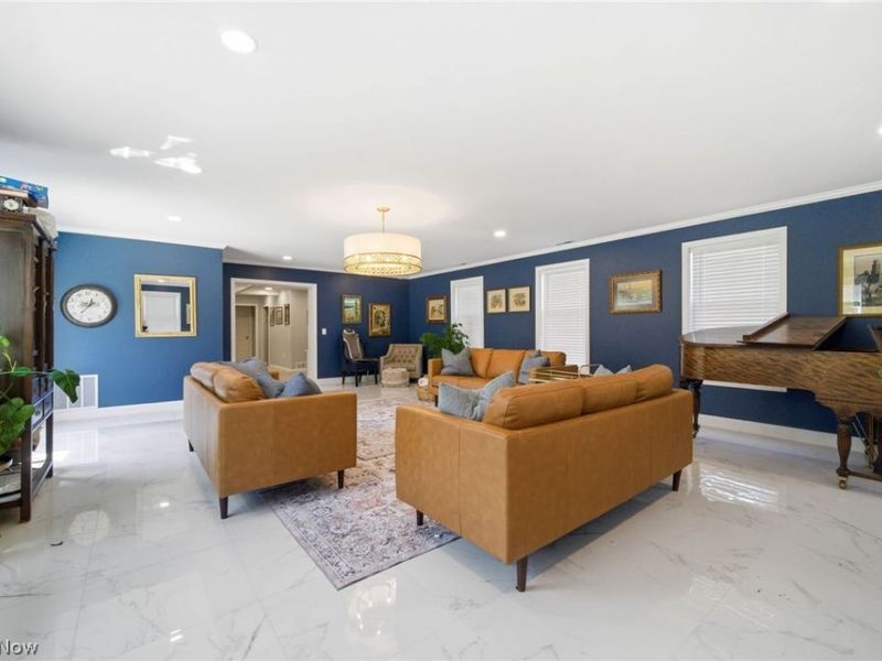 2343 Miramar Boulevard, University Heights, OH 44118 Photo 8