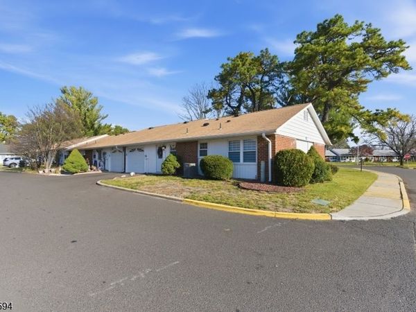1015 Aberdeen Dr, Lakewood, NJ 08701