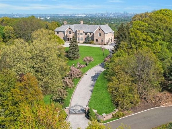 24 Club Way, Cedar Grove, NJ 07009