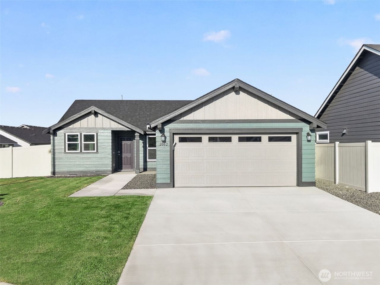 2002 N Oak Road, Moses Lake, WA 98837 Main Photo