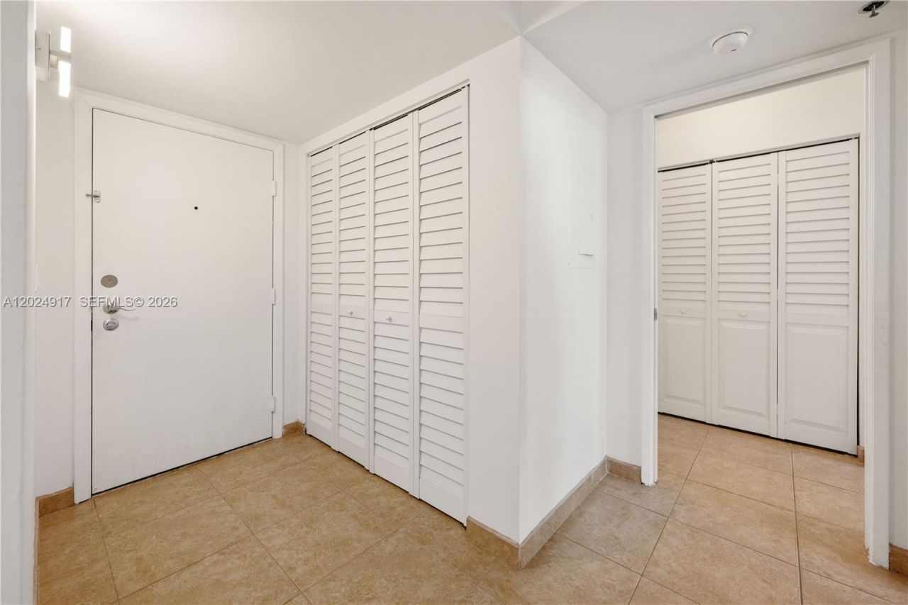 19501 E Country Club Dr , Unit 9508, Aventura, FL 33180 Photo