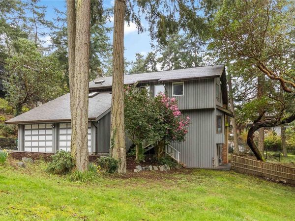 2753 Arbutus Rd , Saanich, BC V8N 5X7