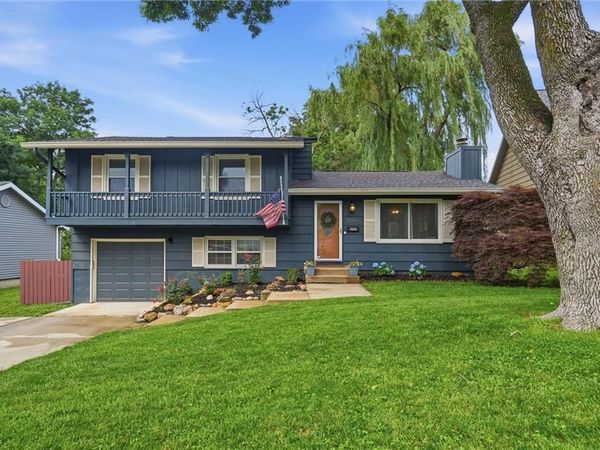 8914 Eby Drive, Overland Park, KS 66212