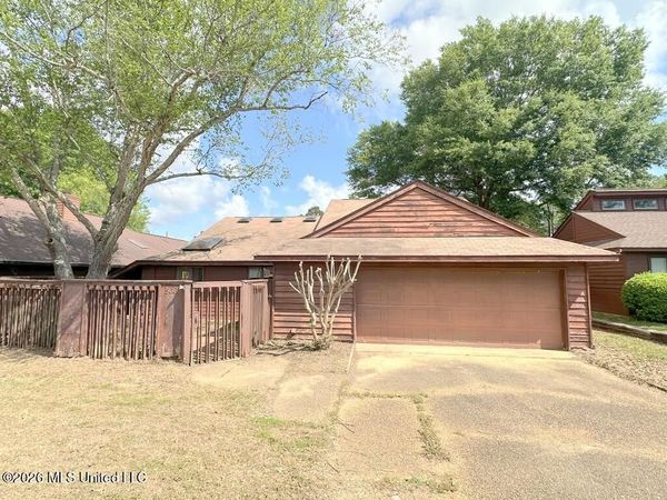 566 S Deerfield Drive, Canton, MS 39046