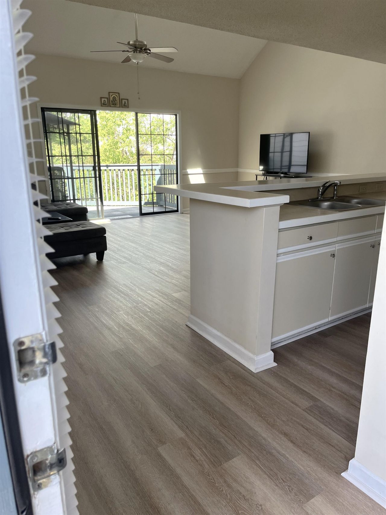 4357 Spa Dr. Photo 6