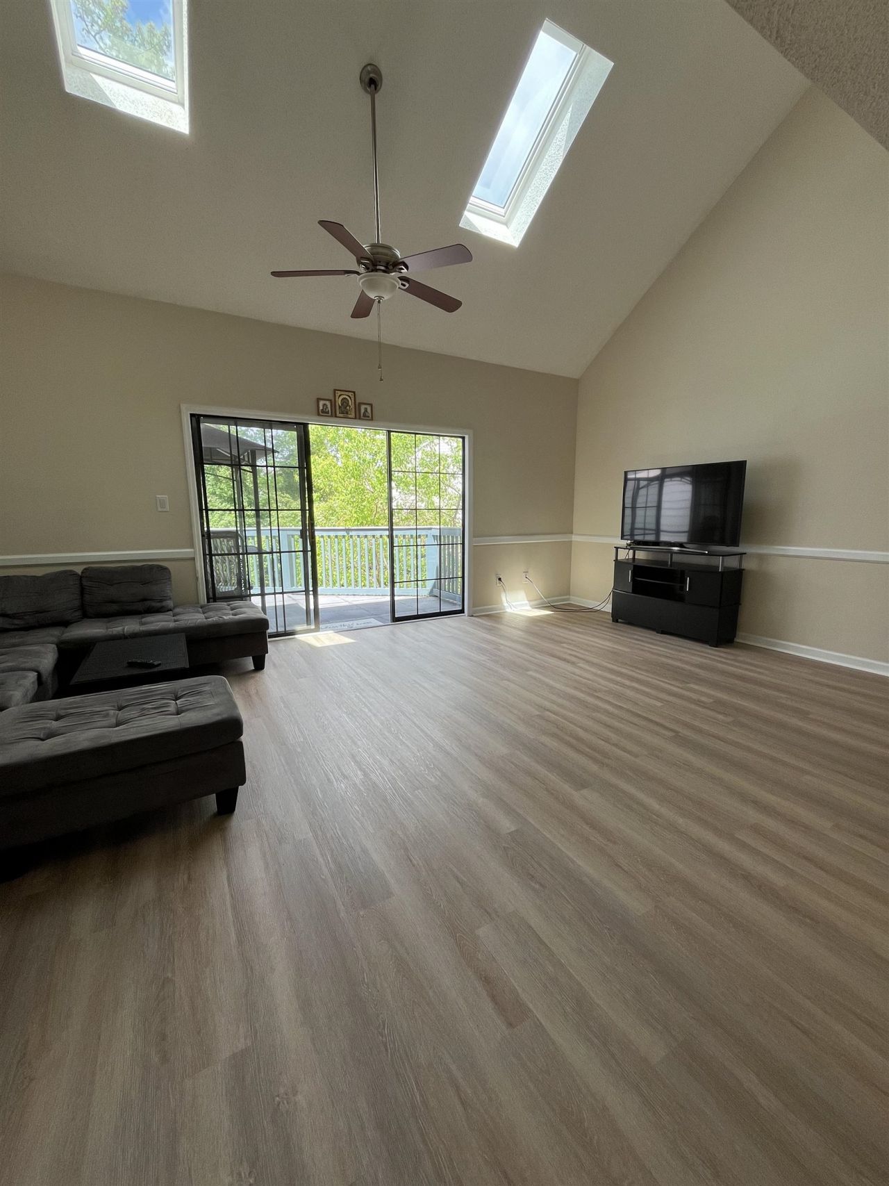 4357 Spa Dr. Photo 7