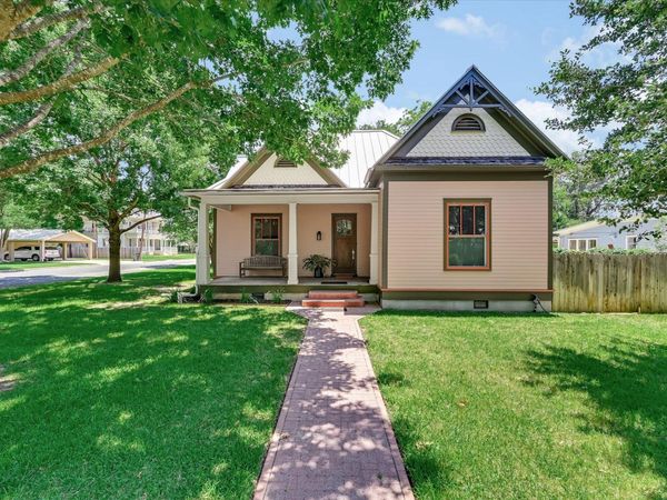 506 Gresham ST , Smithville, TX 78957