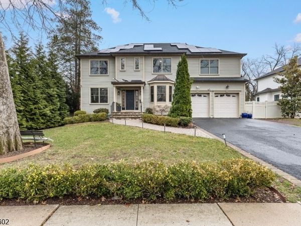 9 Harriet Dr, Princeton, NJ 08540