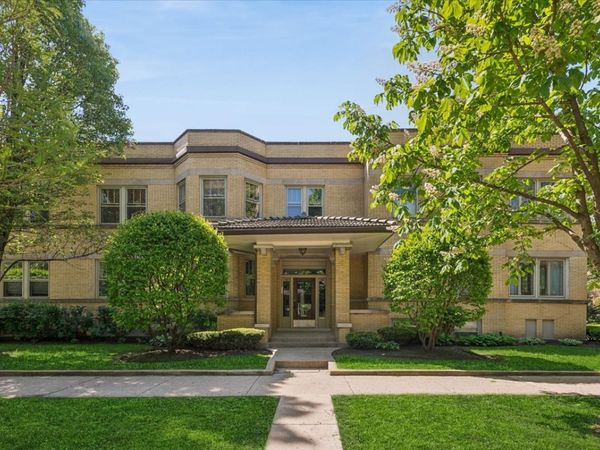 125 Pleasant Street , Unit 125B, Oak Park, IL 60302