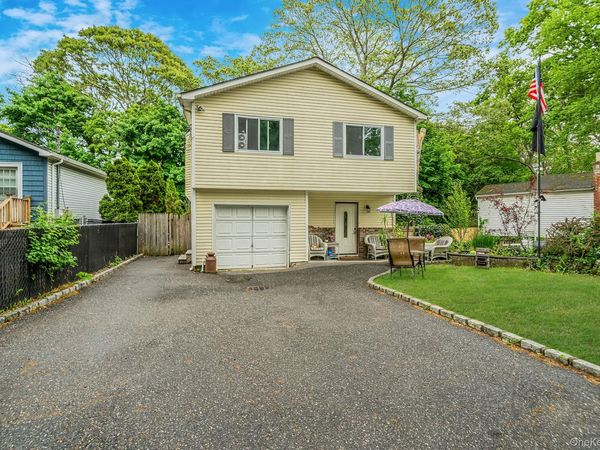 35 Franklin Avenue , Mastic, NY 11950
