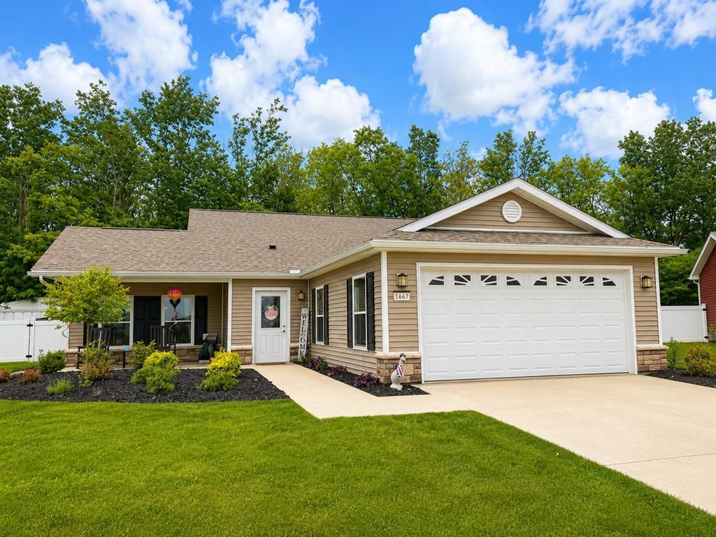 1667 Arrow Dr, Ashland, OH 44805 Main Photo