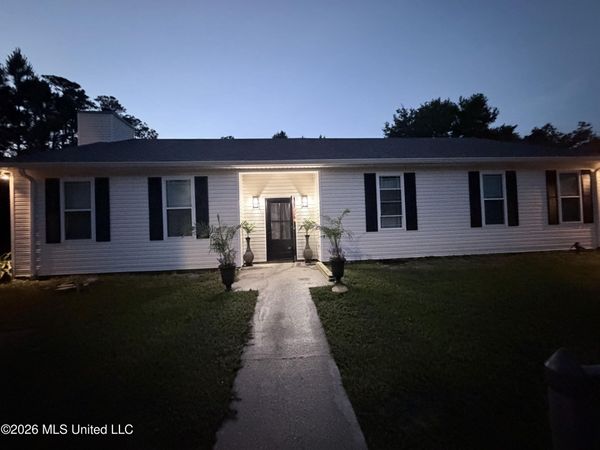 6043 Holly Drive, Bay Saint Louis, MS 39520