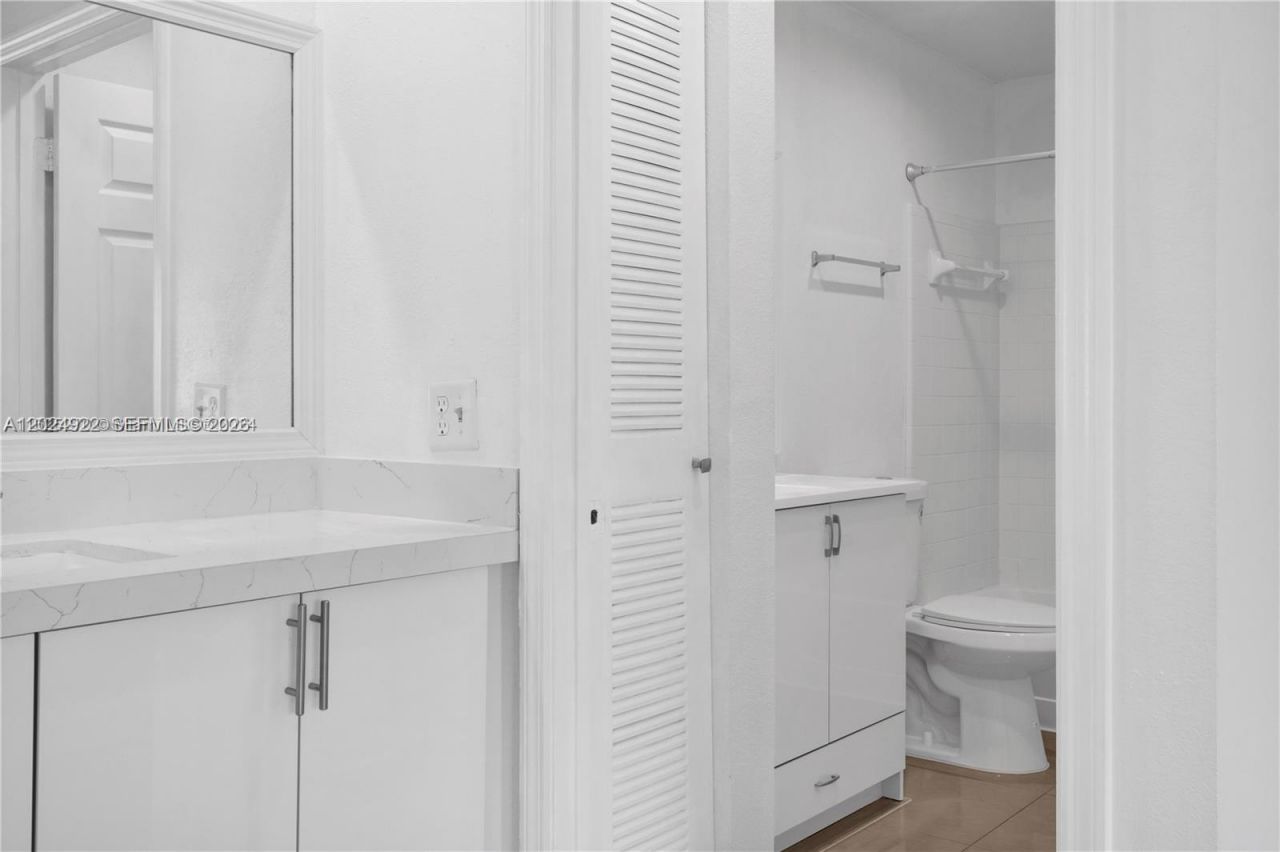 3420 N Pinewalk Dr N , Unit 717, Margate, FL 33063 Photo