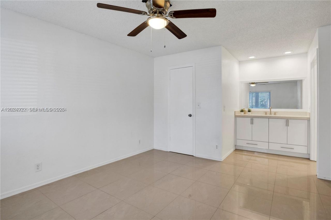 3420 N Pinewalk Dr N , Unit 717, Margate, FL 33063 Photo