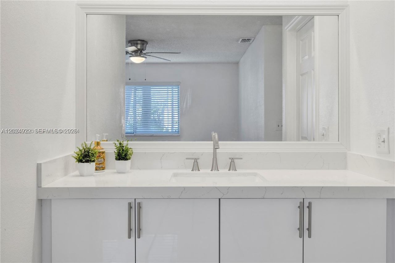 3420 N Pinewalk Dr N , Unit 717, Margate, FL 33063 Photo