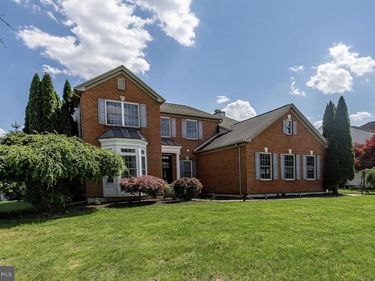 1390 LORTON DRIVE, EASTON, PA 18040