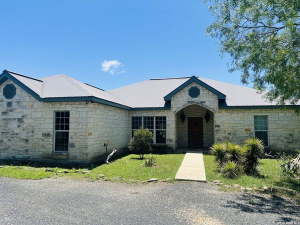 1184 Mountain Valley, ConCan, TX 78838