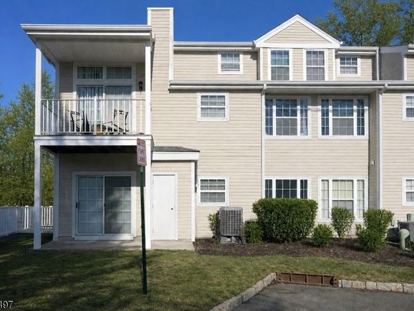 1023 Castle Rd, Mahwah, NJ 07430