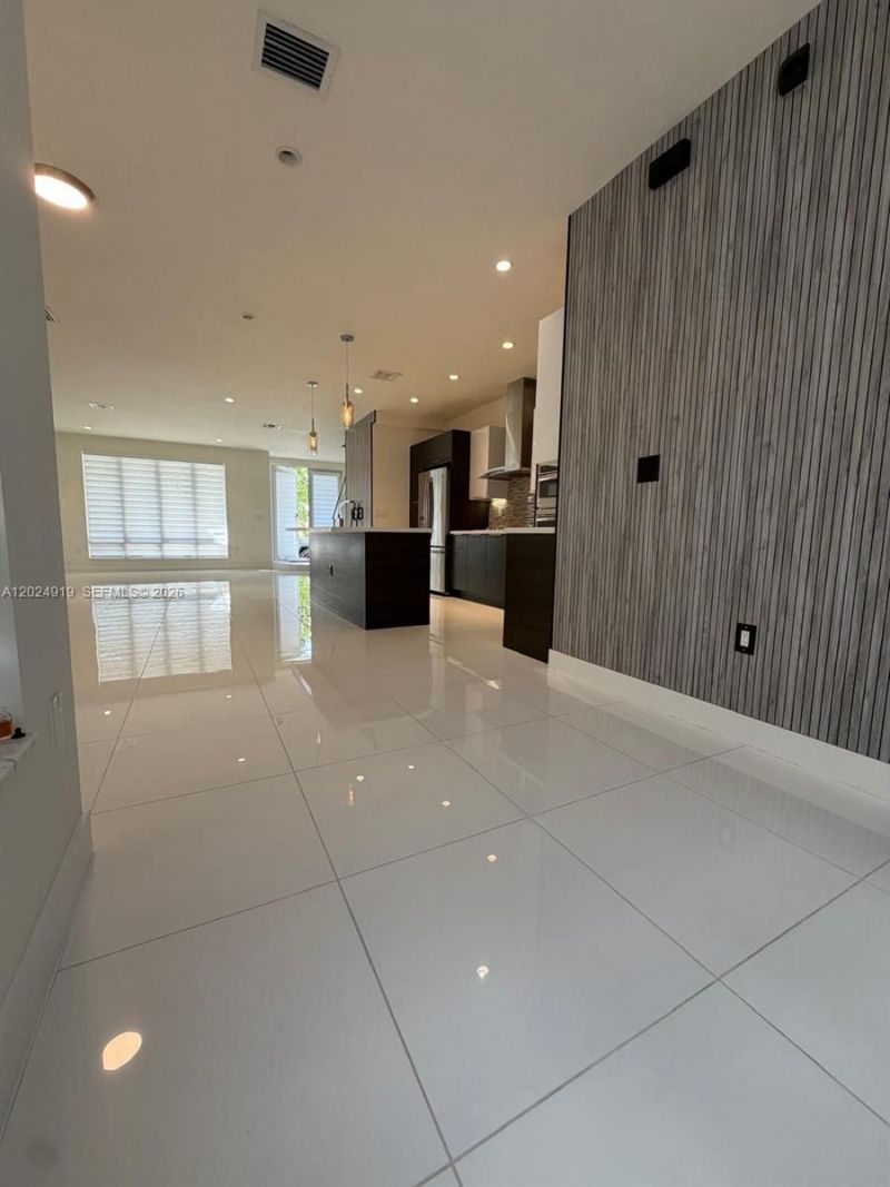 6311 NW 103rd Psge, Unit 6311, Doral, FL 33178 Photo