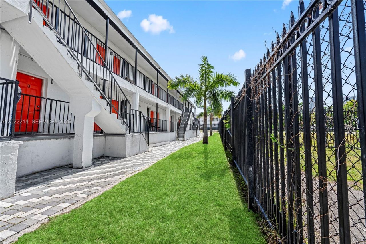 1829 NW 2nd Ct , Miami, FL 33136 Photo