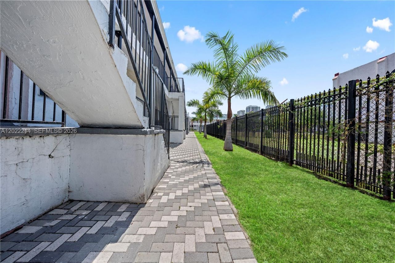 1829 NW 2nd Ct , Miami, FL 33136 Photo