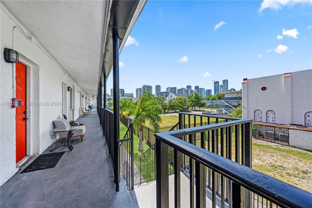 1829 NW 2nd Ct , Miami, FL 33136 Photo