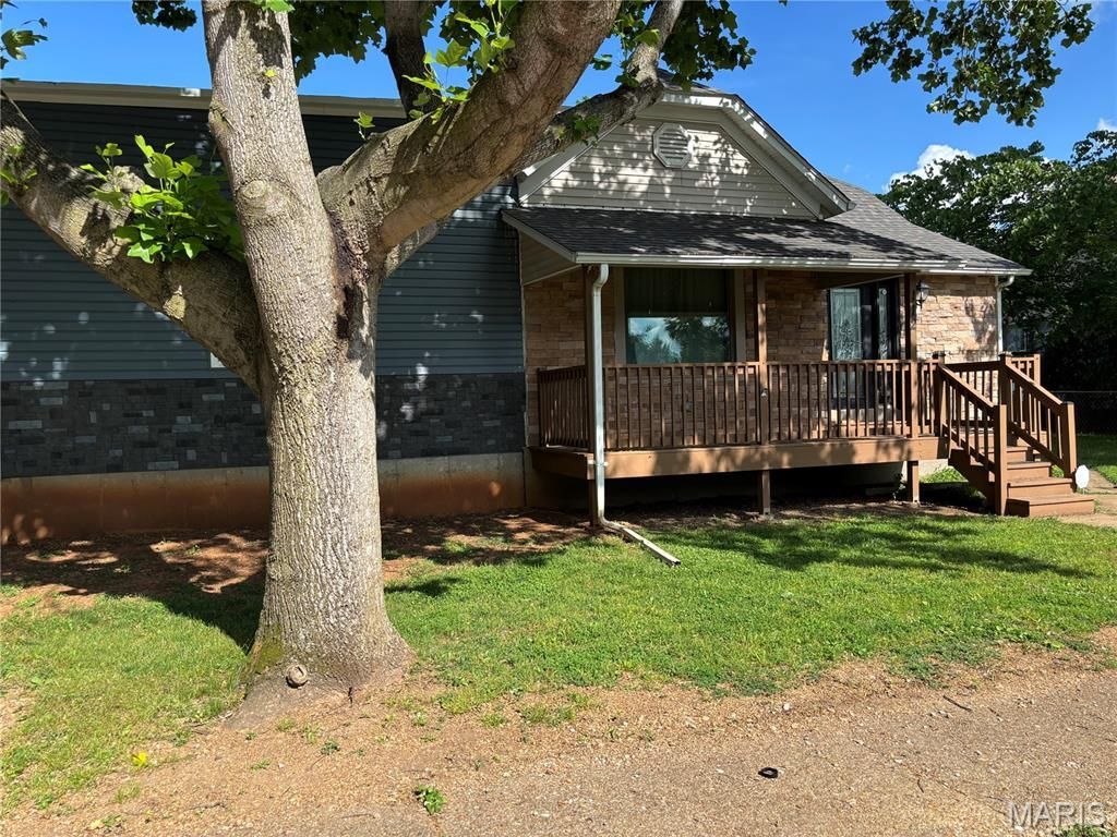 112 N White Oak Street , Desloge, MO 63601 Main Photo