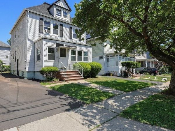 61 W Clay Ave, Roselle Park, NJ 07204