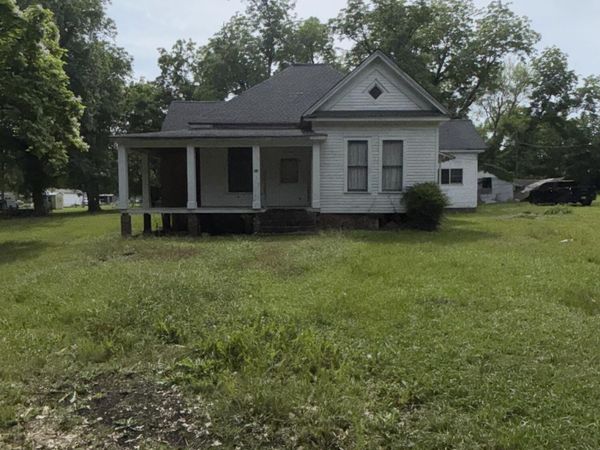 151 N Front, Artesia, MS 39701
