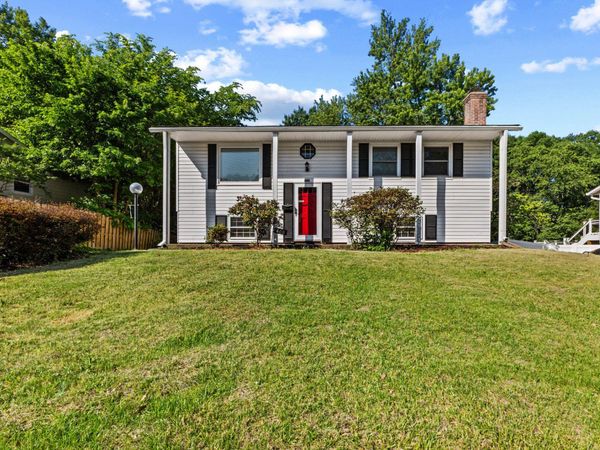 403 W POPLAR ROAD, STERLING, VA 20164