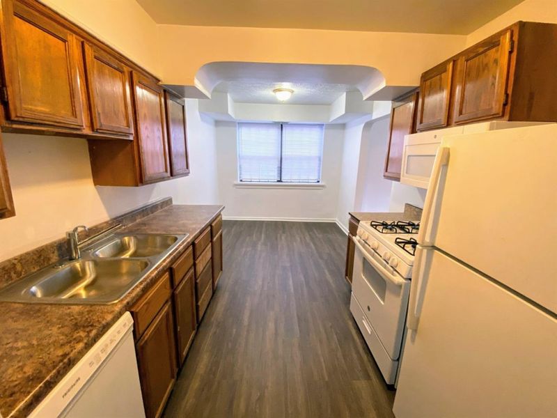 999 Cleveland Avenue, Cincinnati, OH 45229 Photo 4