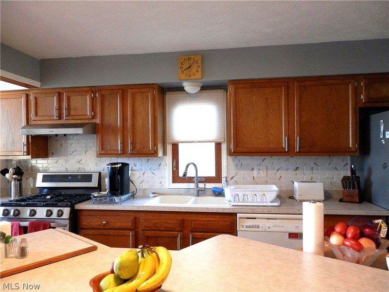 33091 Lake Shore Boulevard, Eastlake, OH 44095 Photo 12