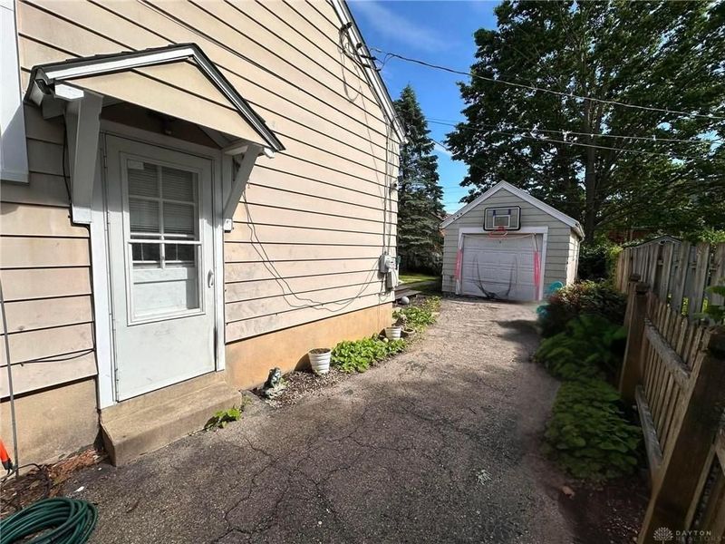 812 Buckingham Road, Kettering, OH 45419 Photo 3