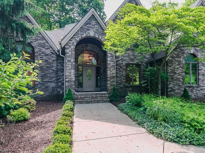 9323 Regency Woods Drive, Kirtland, OH 44094 Photo 1
