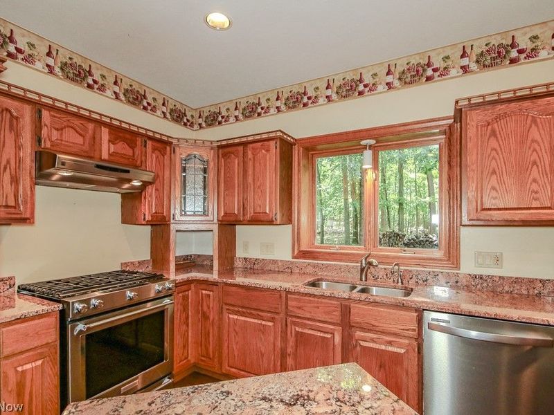 9323 Regency Woods Drive, Kirtland, OH 44094 Photo 14