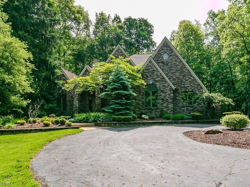 9323 Regency Woods Drive, Kirtland, OH 44094 Photo 4
