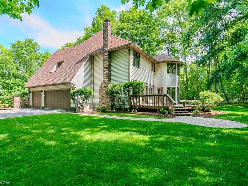 9323 Regency Woods Drive, Kirtland, OH 44094 Photo 5