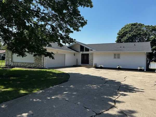 12795 Lawrence Road , Sterling, IL 61081