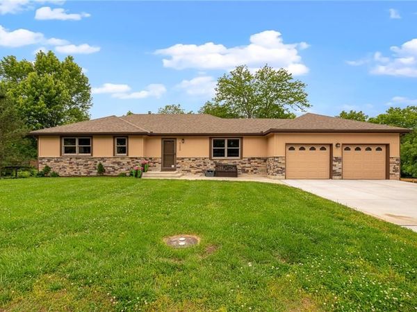 8220 High Street, De Soto, KS 66018