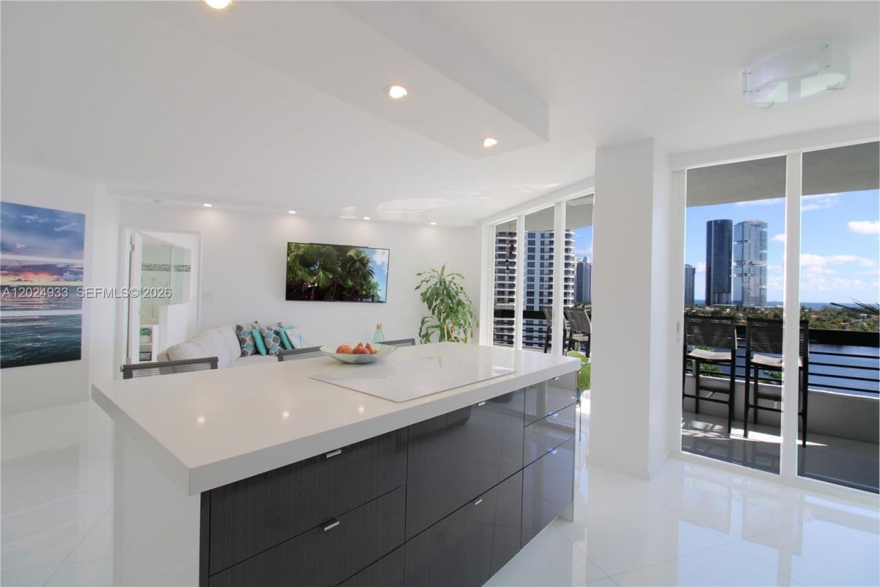 3600 Mystic Pointe Dr, Unit 1115, Aventura, FL 33180 Photo