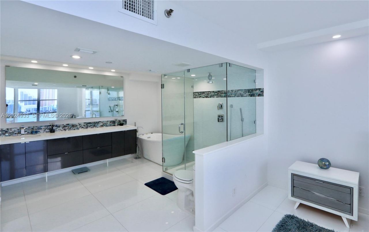 3600 Mystic Pointe Dr, Unit 1115, Aventura, FL 33180 Photo