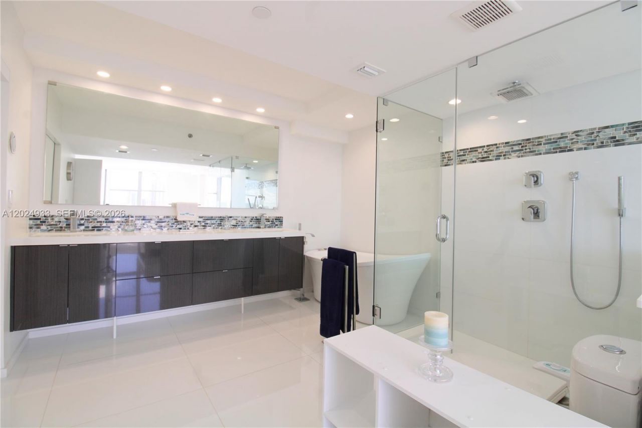 3600 Mystic Pointe Dr, Unit 1115, Aventura, FL 33180 Photo