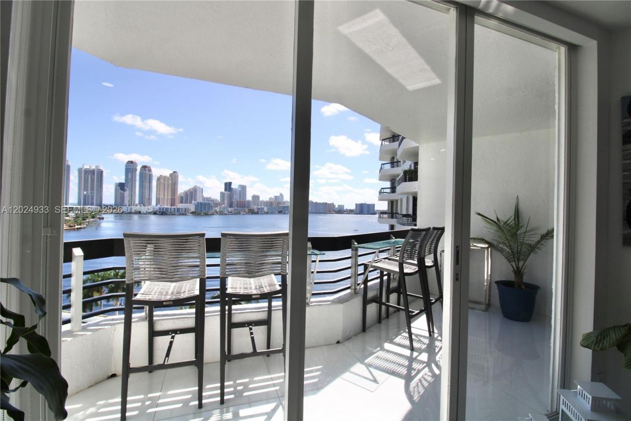 3600 Mystic Pointe Dr, Unit 1115, Aventura, FL 33180 Photo