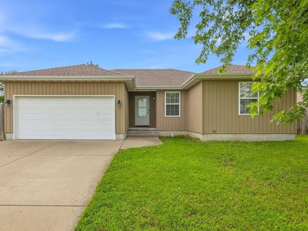 500 N Pinecrest Street , Buffalo, MO 65622