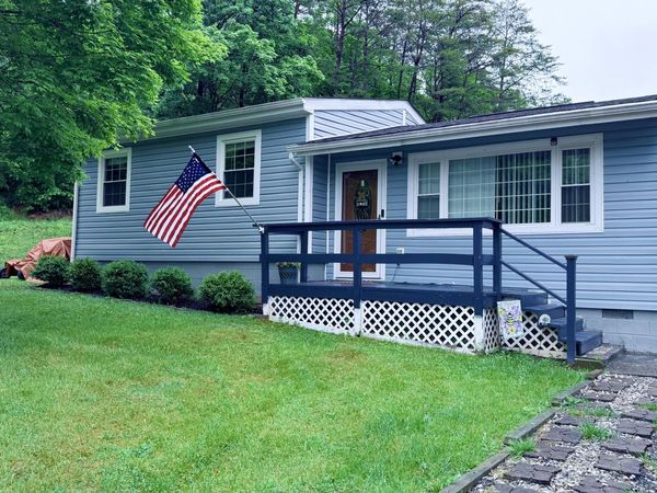 166 Coras, White Sulphur Springs, WV 24986