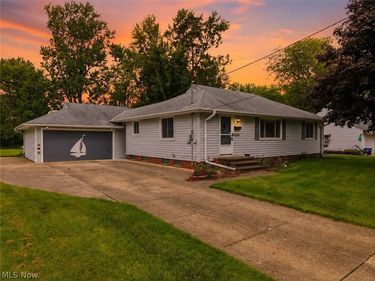 6524 Charles Road, North Olmsted, OH 44070